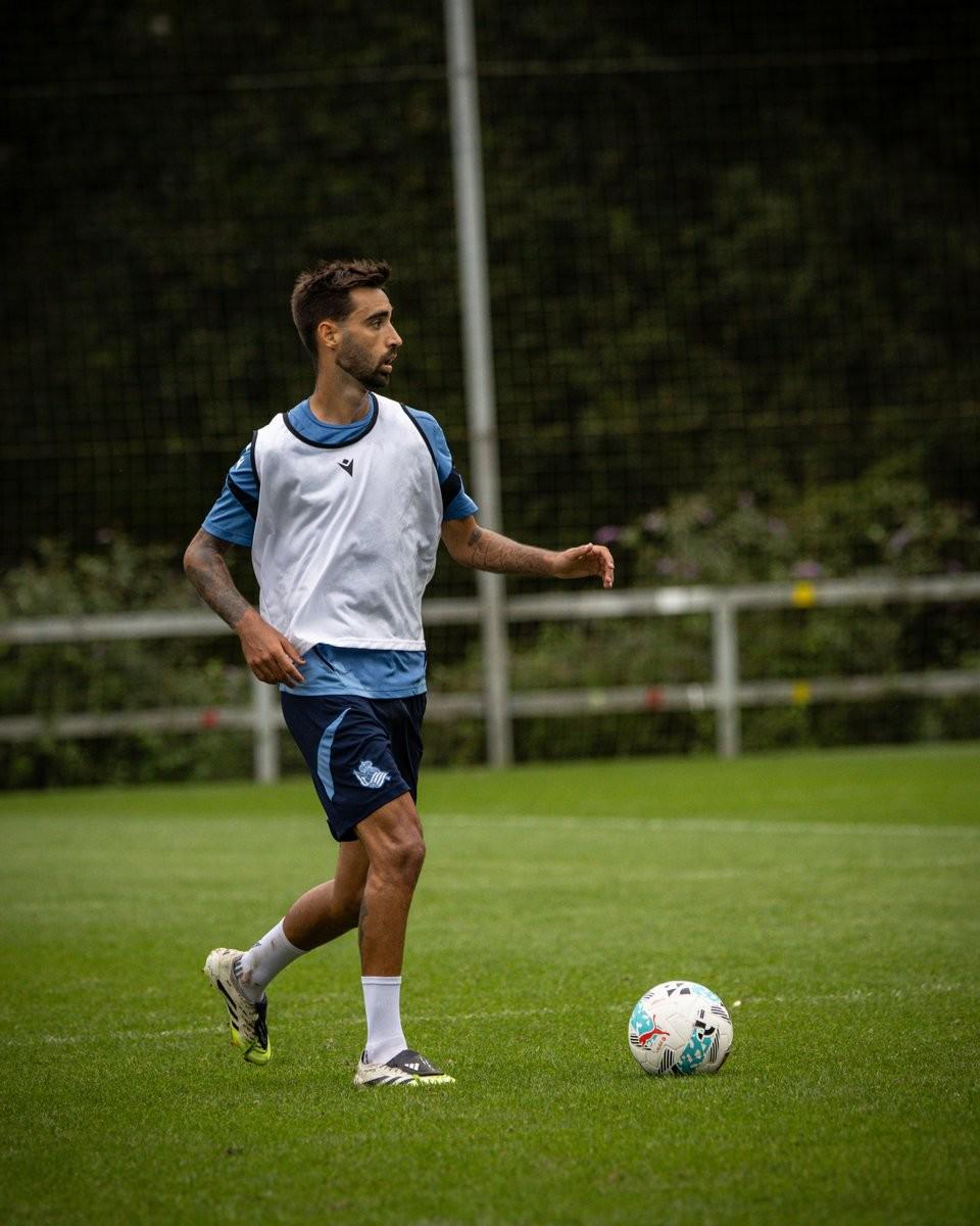 官方网站-中场臃肿，皇社本赛季无欧战任务，阵容中却有10名中场球员